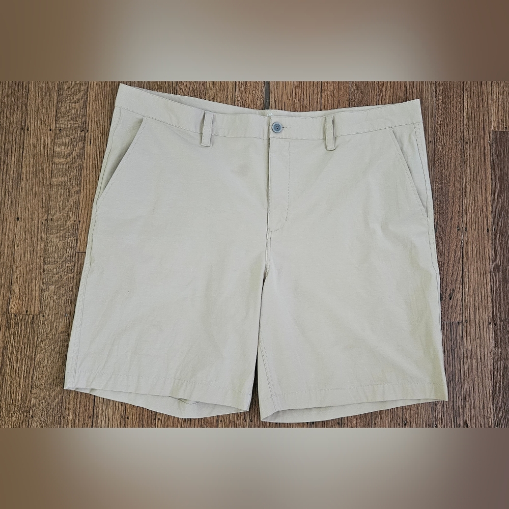 Southern Tide Heat Gear Khaki Short Size 42